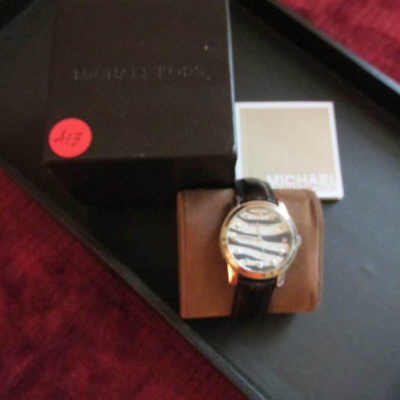 A13-NWOT Michael Kors Zebra Face Glitter Watch with Black Croc Leather Band - Picture 5 of 6